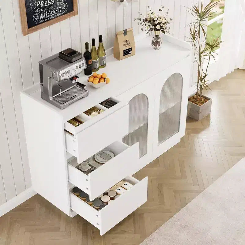 Buffet moderne blanc avec porte en verre cannelé, 3 tiroirs et lumières DEL – Assemblage par 1 personne