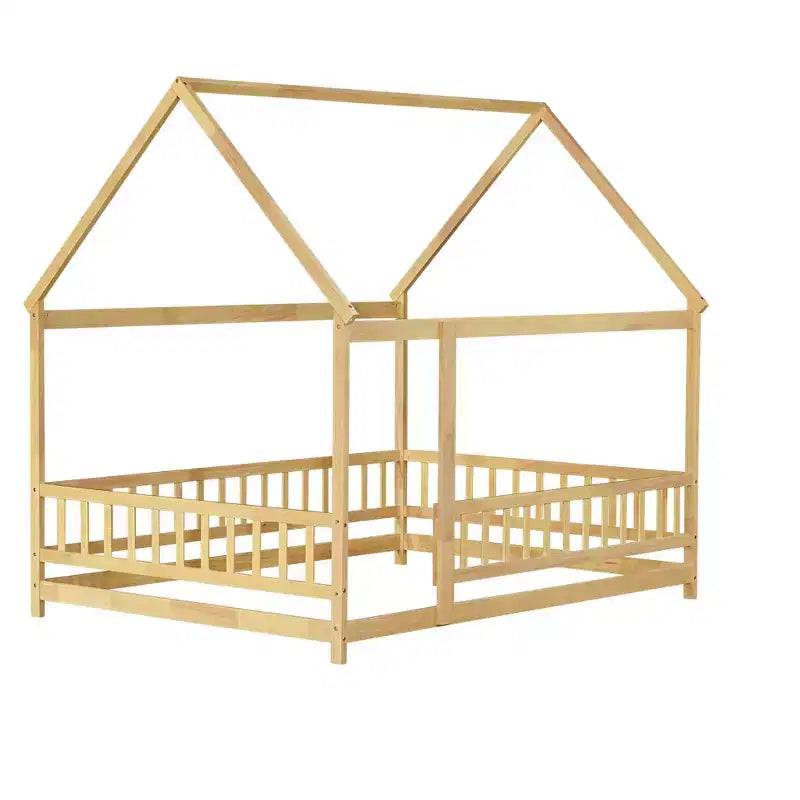 Lit cabane en bois naturel avec clôture et toit — Pour 1 enfant (7 ans et plus)