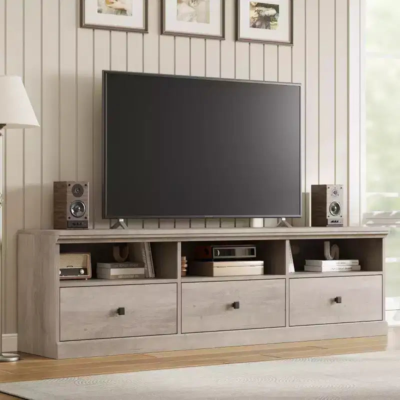 Meuble TV Mid-Century blanc antique / gris / couleur bois avec 3 tiroirs et étagères ouvertes, convient aux téléviseurs jusqu'à 75 pouces