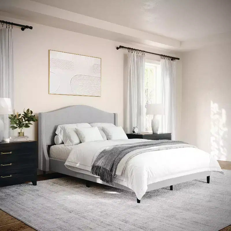 Lit plateforme tapissé en tissu beige et pieds en noyer, tête de lit incurvée, grand lit/très grand lit, pour 2 personnes