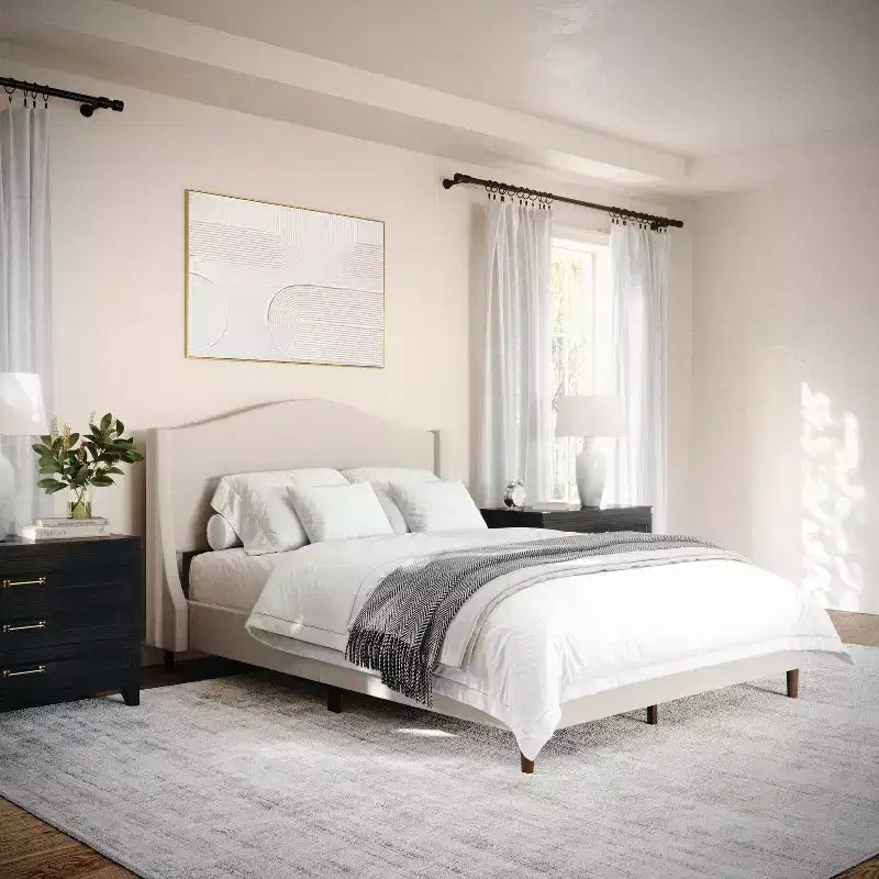 Lit plateforme tapissé en tissu beige et pieds en noyer, tête de lit incurvée, grand lit/très grand lit, pour 2 personnes