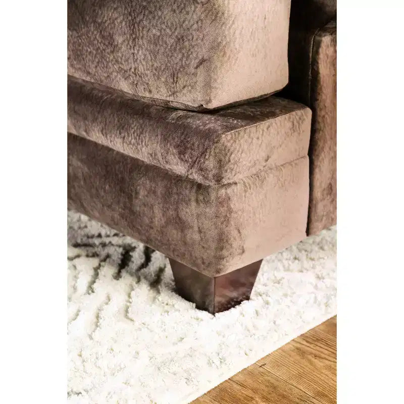 Canapé 3 places en microfibre marron avec coussins décoratifs